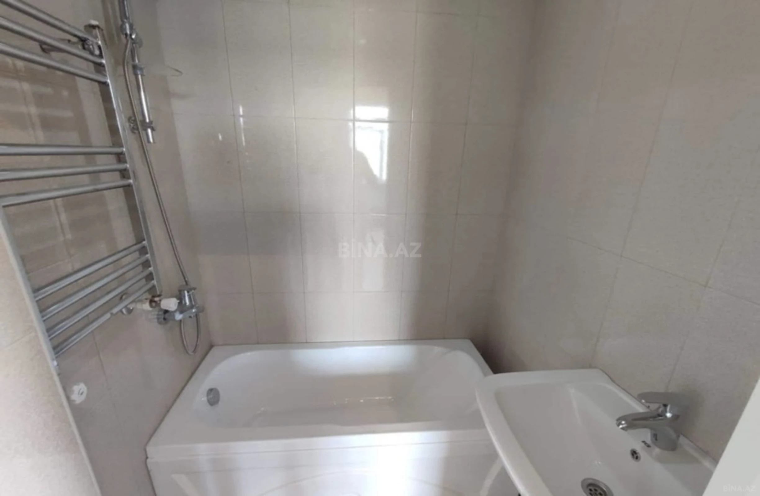 Satılır 4 otaqlı mənzil 110 m²