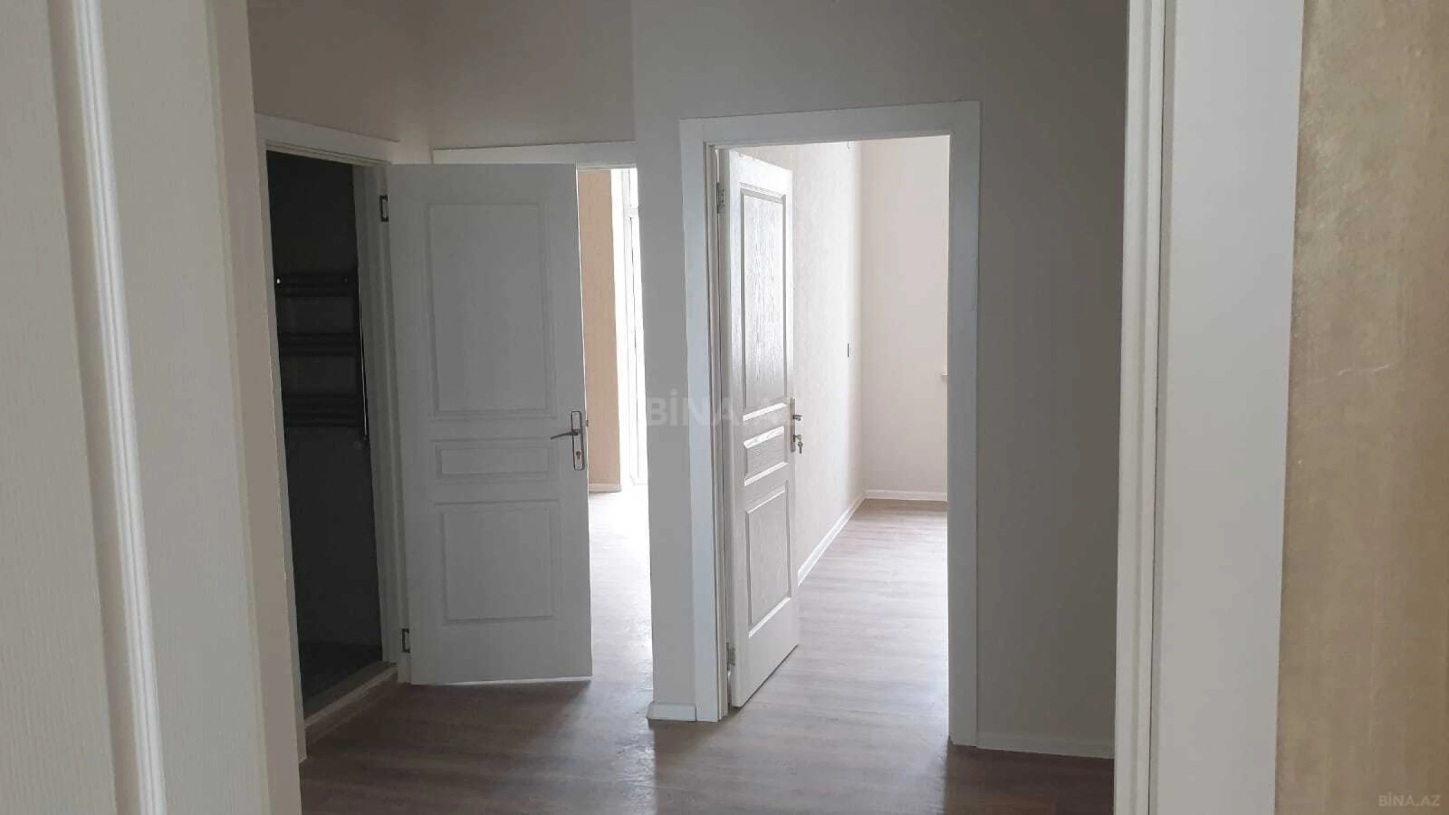 Satılır 4 otaqlı mənzil 110 m²