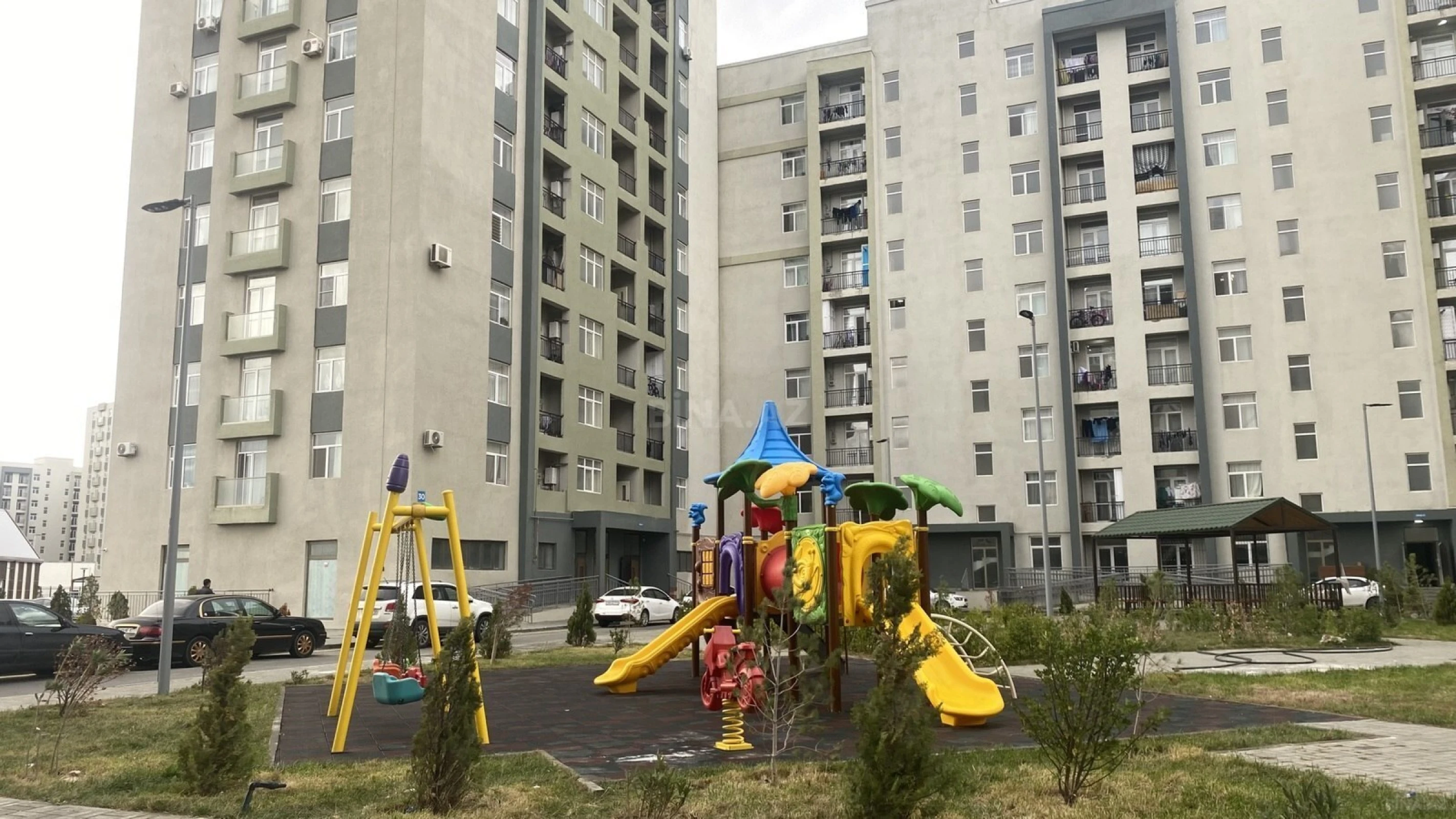 Satılır 4 otaqlı mənzil 110 m²