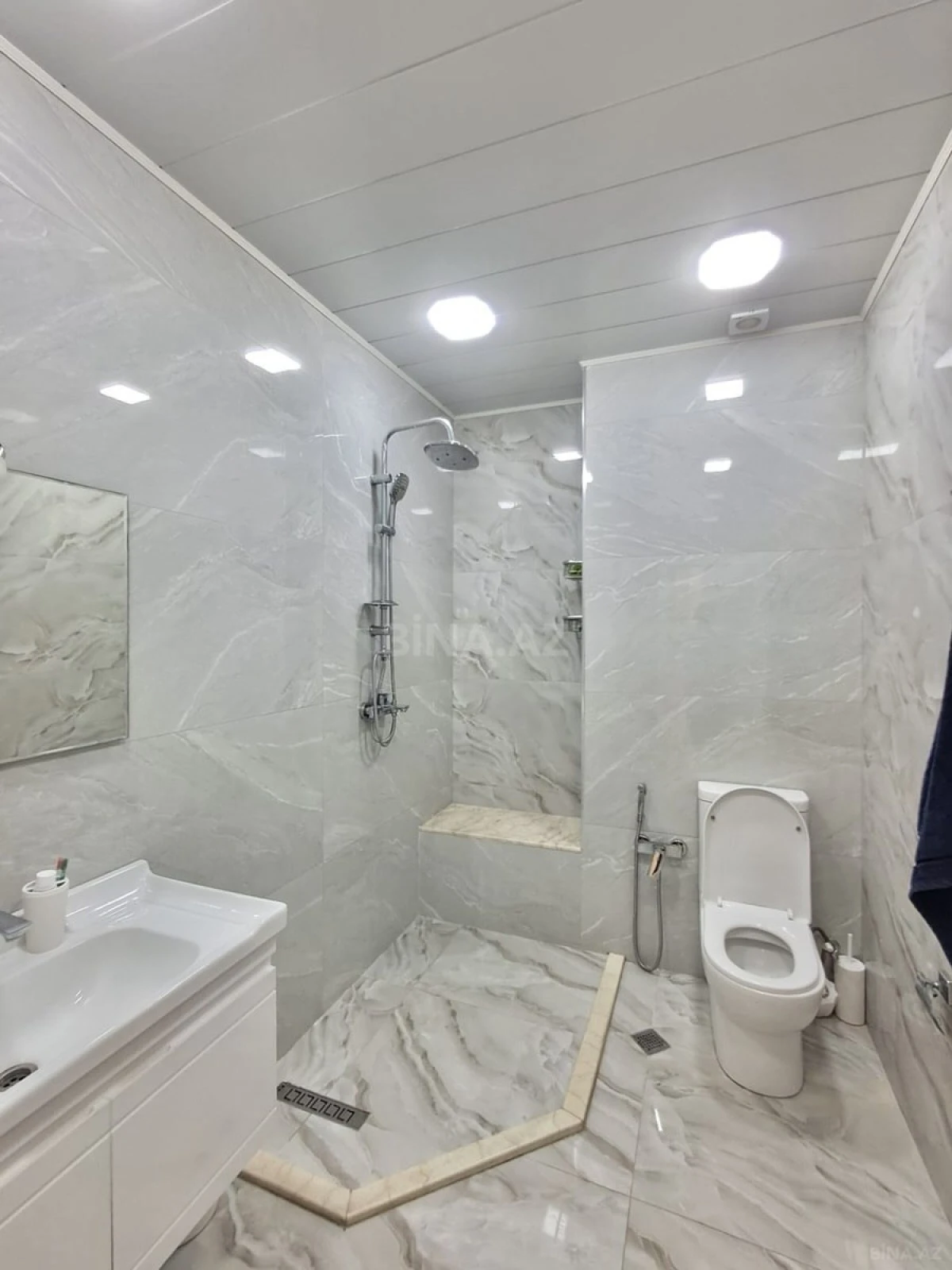 Kirayə verilir 2 otaqlı mənzil 75 m²
