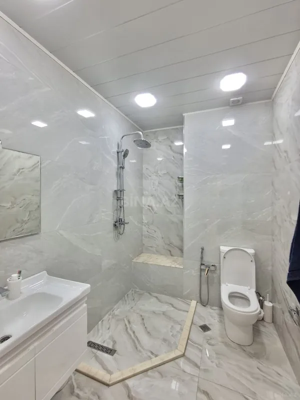Kirayə verilir 2 otaqlı mənzil 75 m²