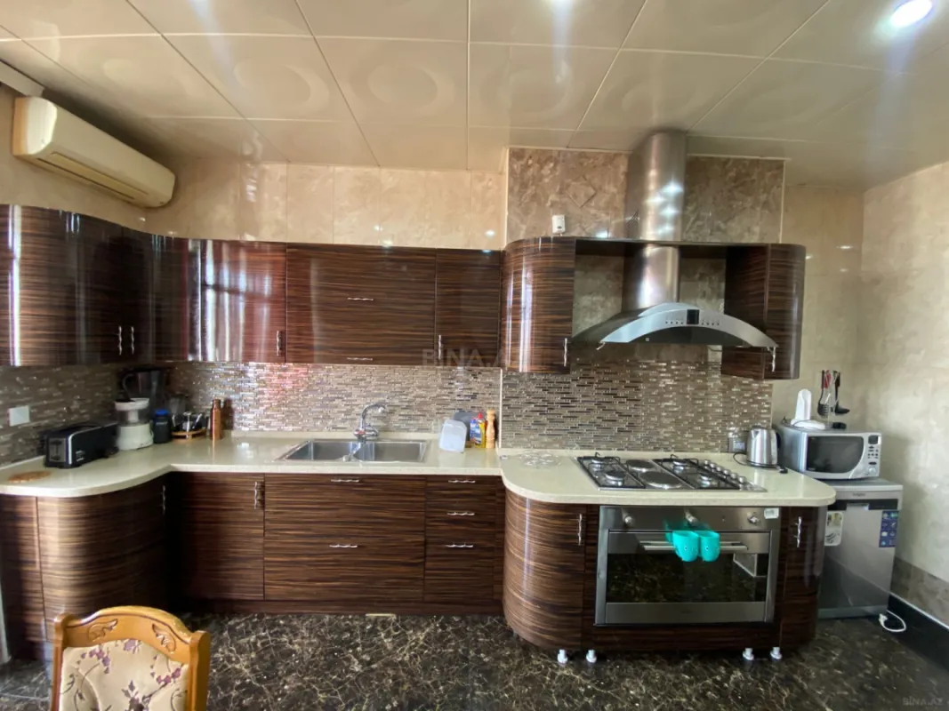 Kirayə verilir 4 otaqlı mənzil 183 m²