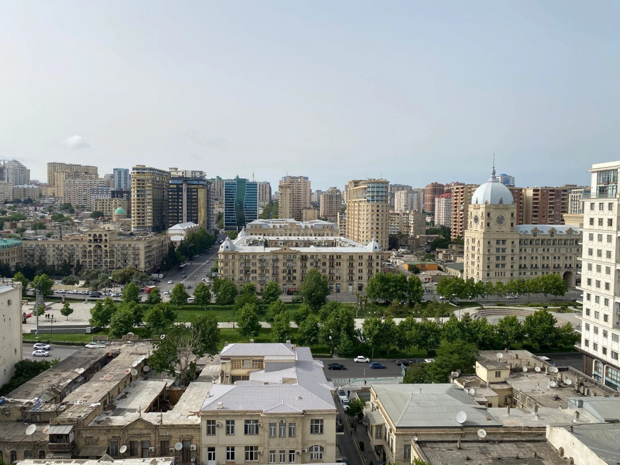 Kirayə verilir 4 otaqlı mənzil 183 m²