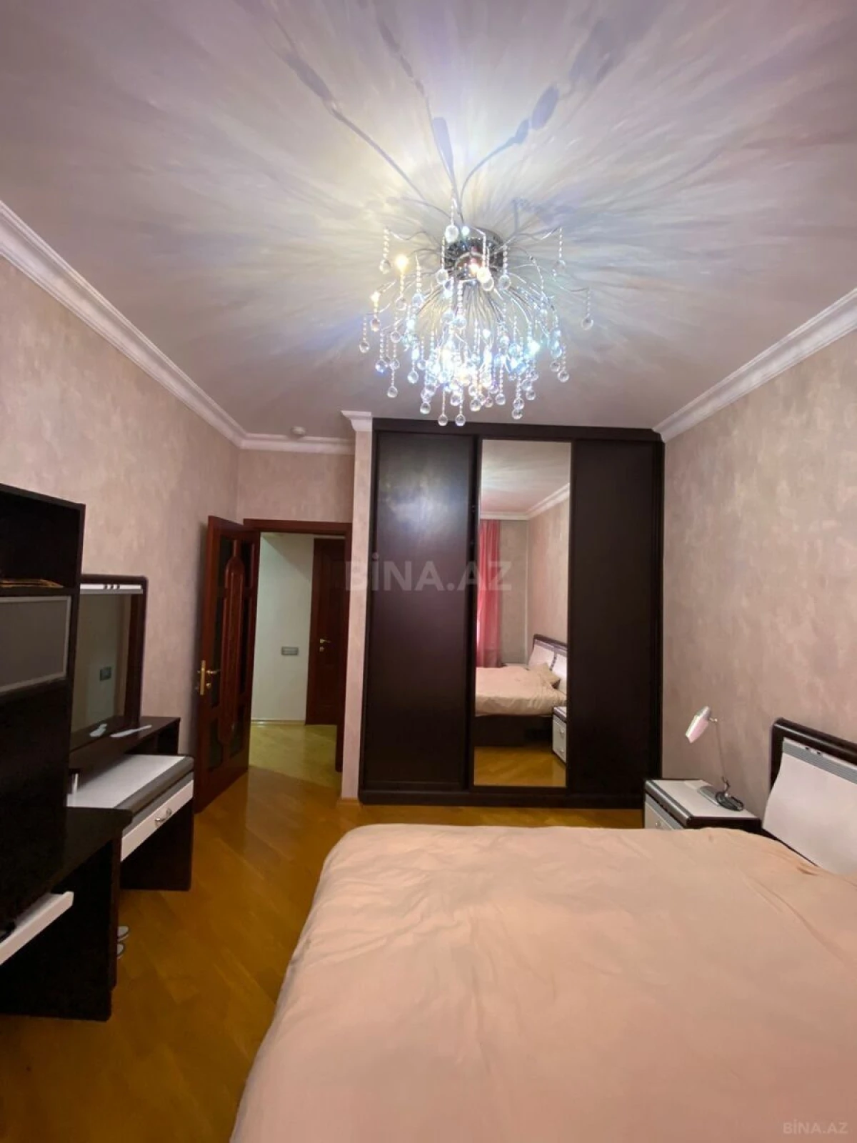 Kirayə verilir 4 otaqlı mənzil 183 m²