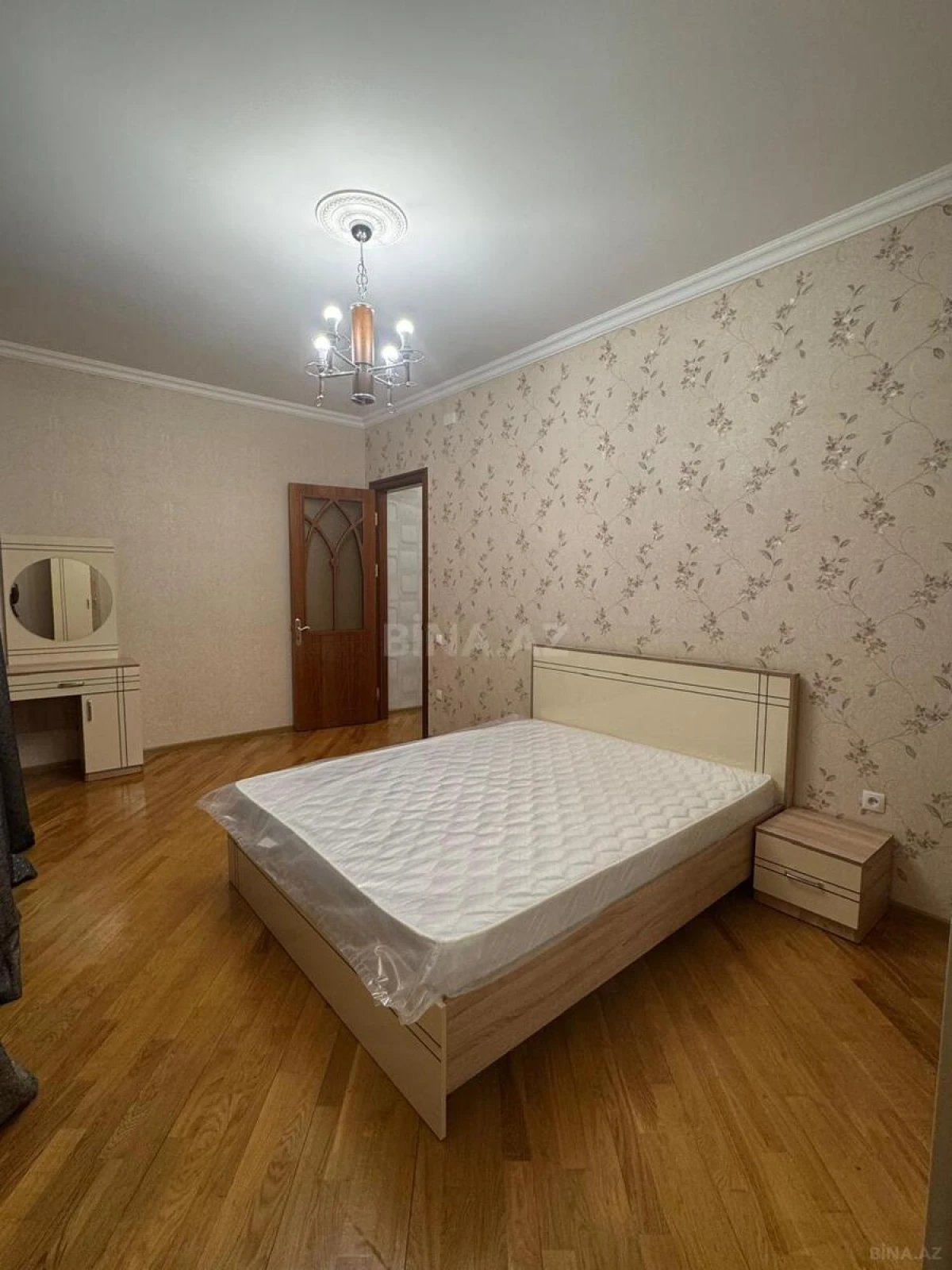 Kirayə verilir 2 otaqlı mənzil 80 m²