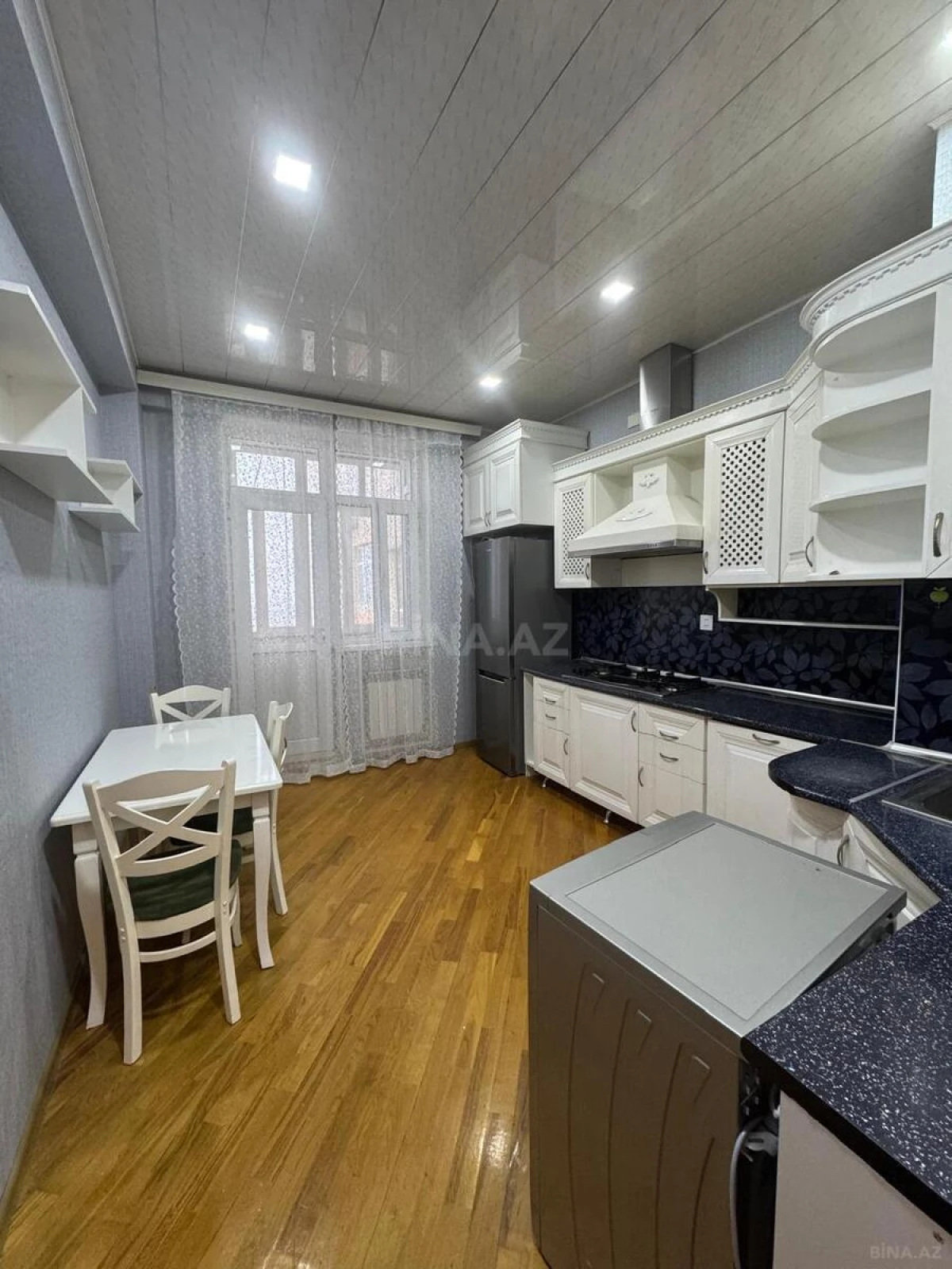 Kirayə verilir 2 otaqlı mənzil 80 m²