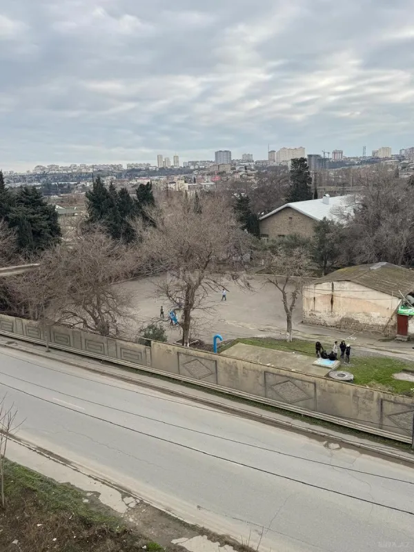 Satılır 4 otaqlı mənzil 100 m²