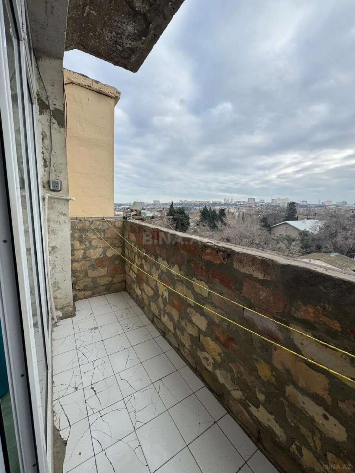 Satılır 4 otaqlı mənzil 100 m²