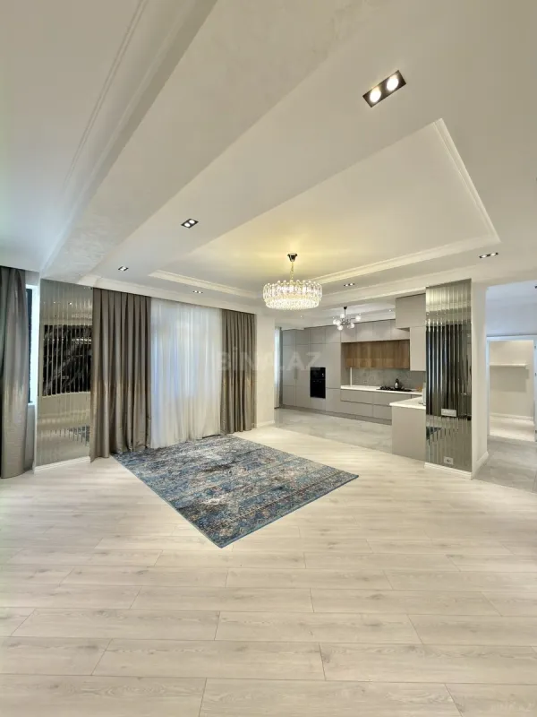 Satılır 3 otaqlı mənzil 135 m²