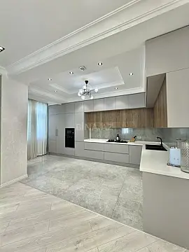 Satılır 3 otaqlı mənzil 135 m²