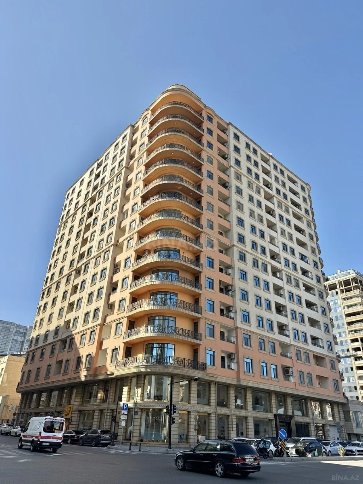 Satılır 3 otaqlı mənzil 135 m²