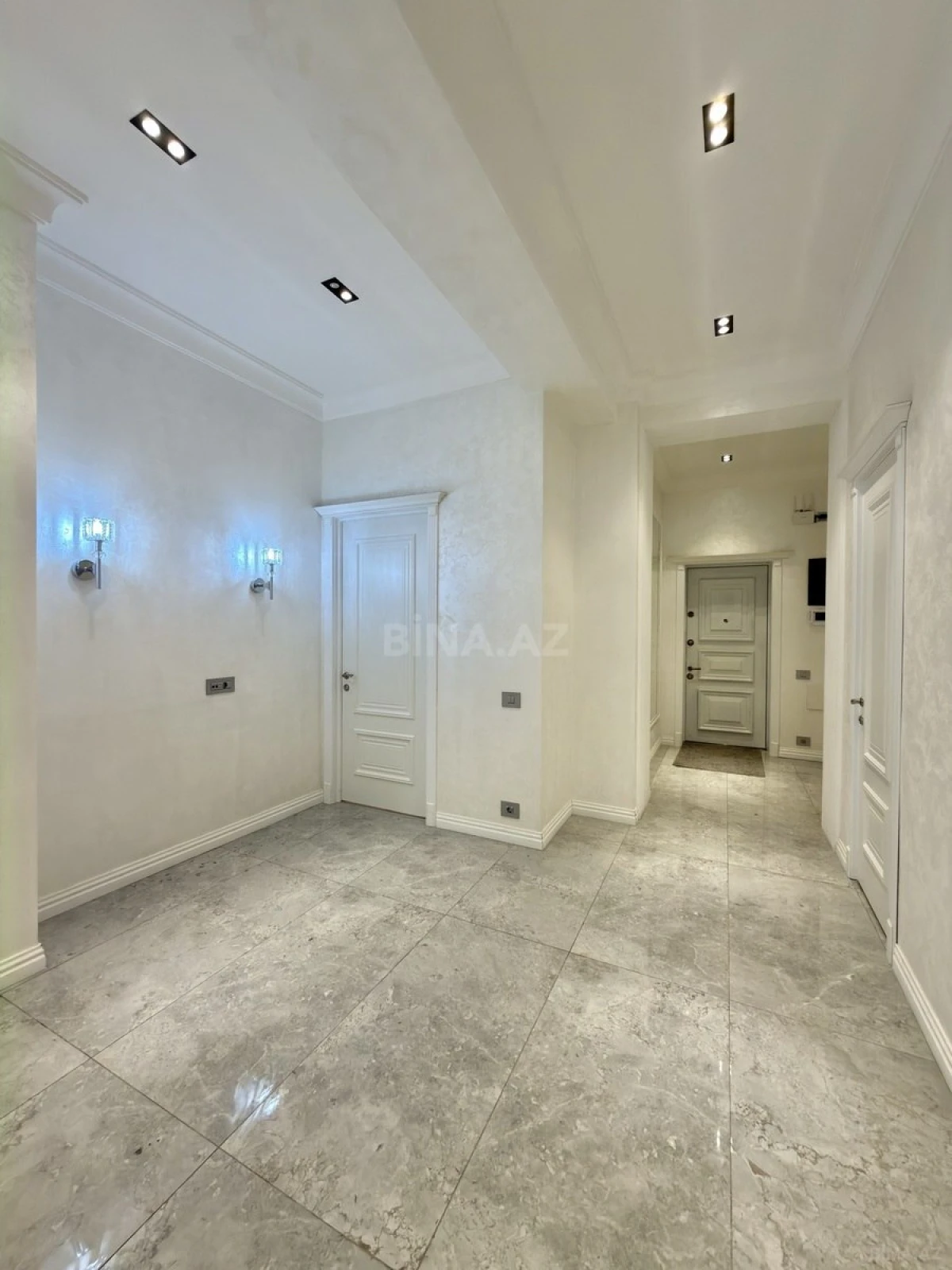 Satılır 3 otaqlı mənzil 135 m²