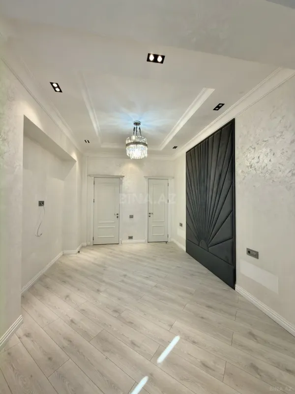 Satılır 3 otaqlı mənzil 135 m²