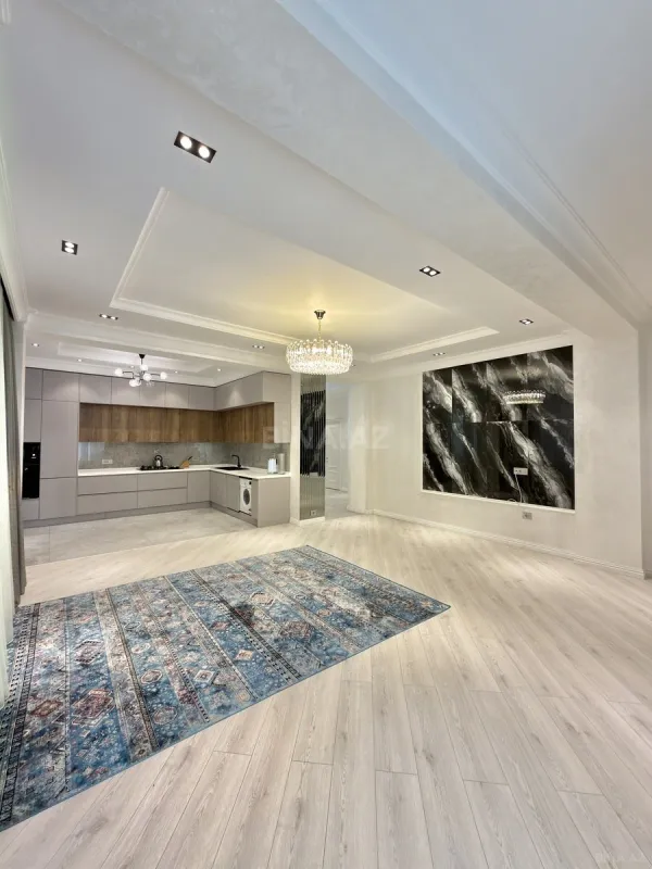 Satılır 3 otaqlı mənzil 135 m²