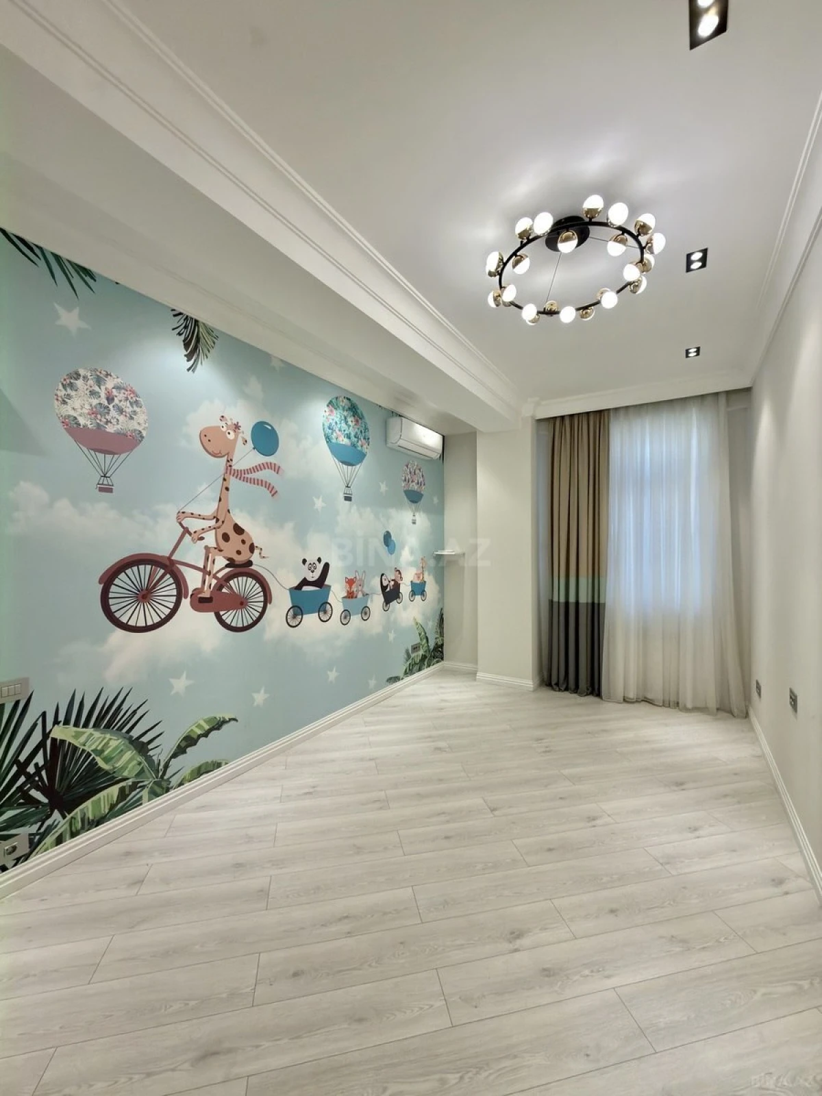 Satılır 3 otaqlı mənzil 135 m²