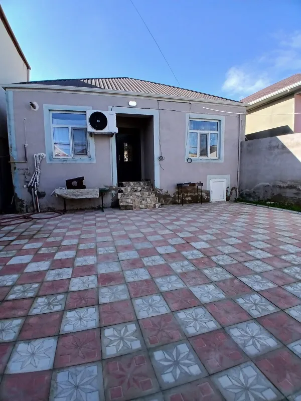 Satılır 4 otaqlı həyət evi 200 m²