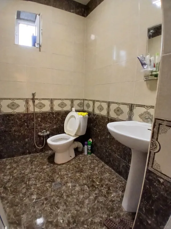 Satılır 4 otaqlı həyət evi 200 m²