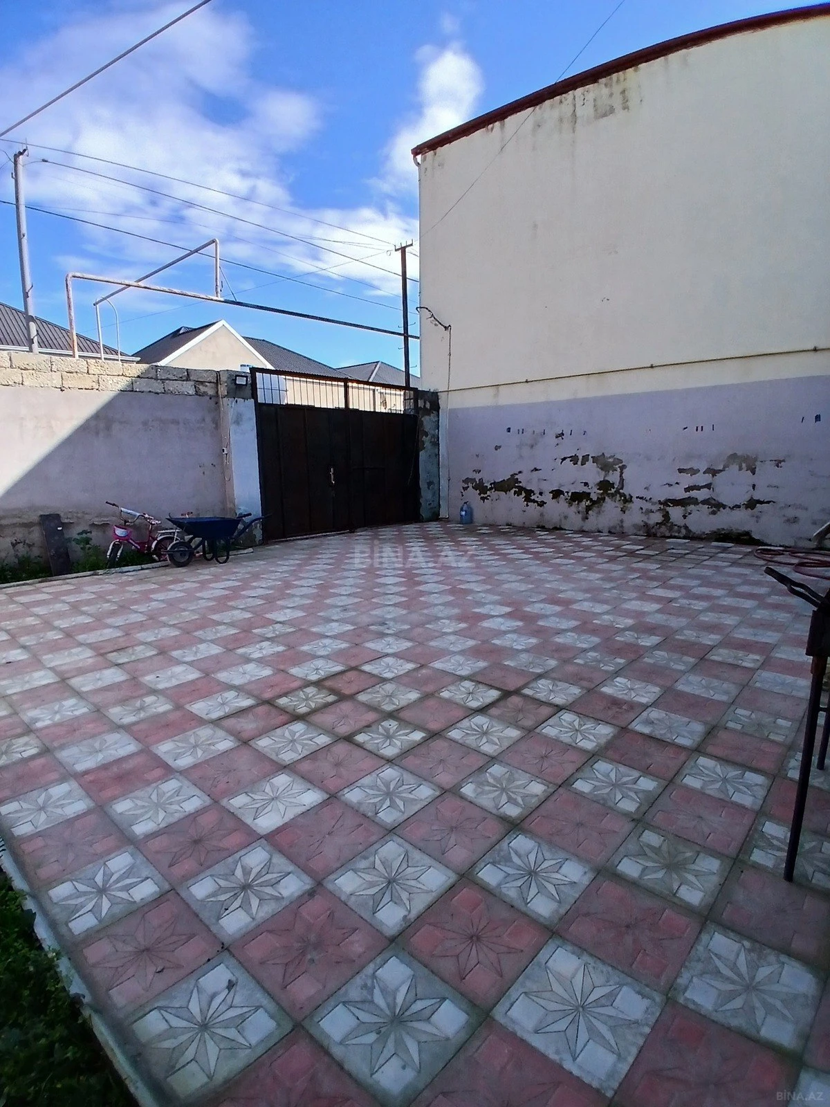 Satılır 4 otaqlı həyət evi 200 m²