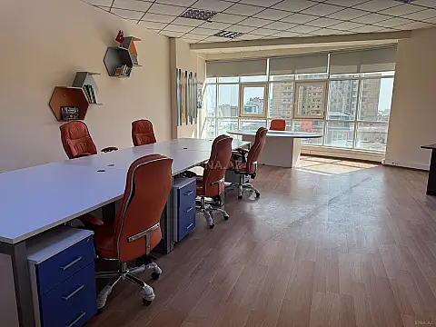 Kirayə verilir 5 otaqlı ofis 230 m²