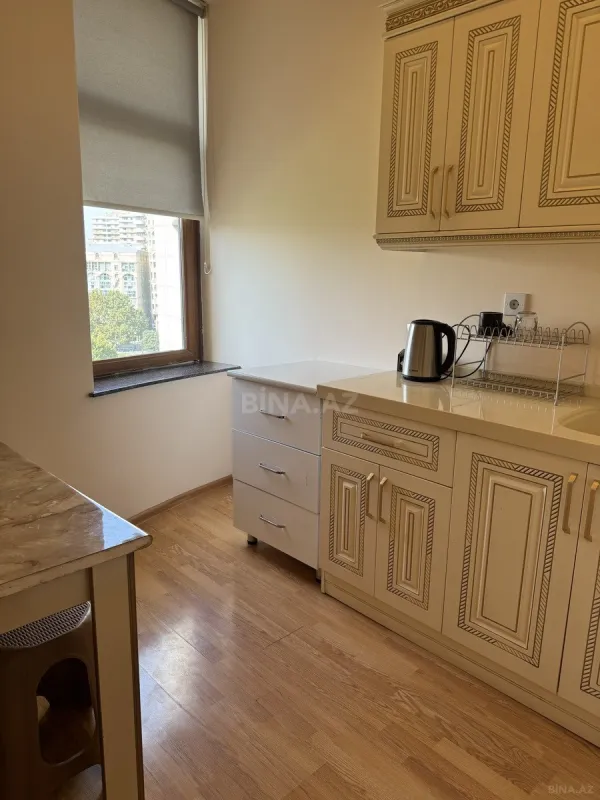 Kirayə verilir 5 otaqlı ofis 230 m²