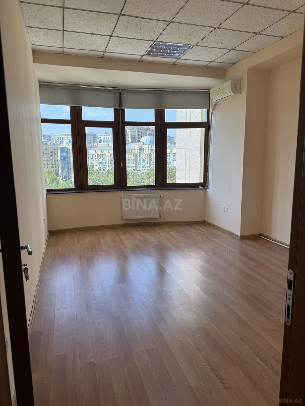 Kirayə verilir 5 otaqlı ofis 230 m²