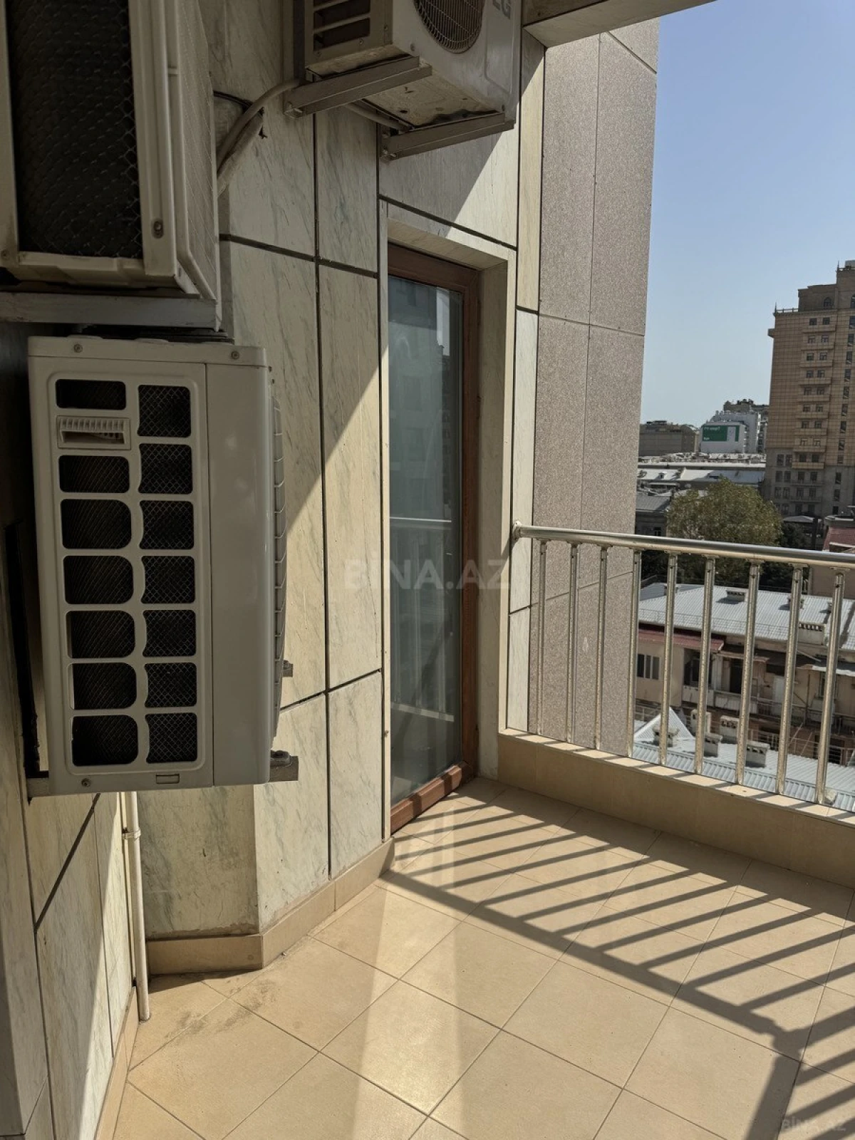 Kirayə verilir 5 otaqlı ofis 230 m²