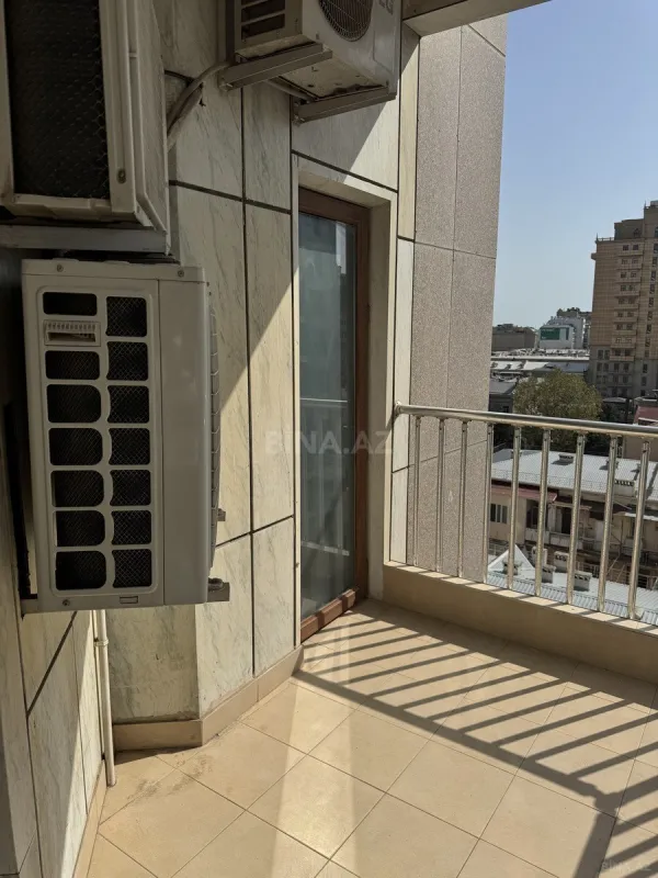 Kirayə verilir 5 otaqlı ofis 230 m²