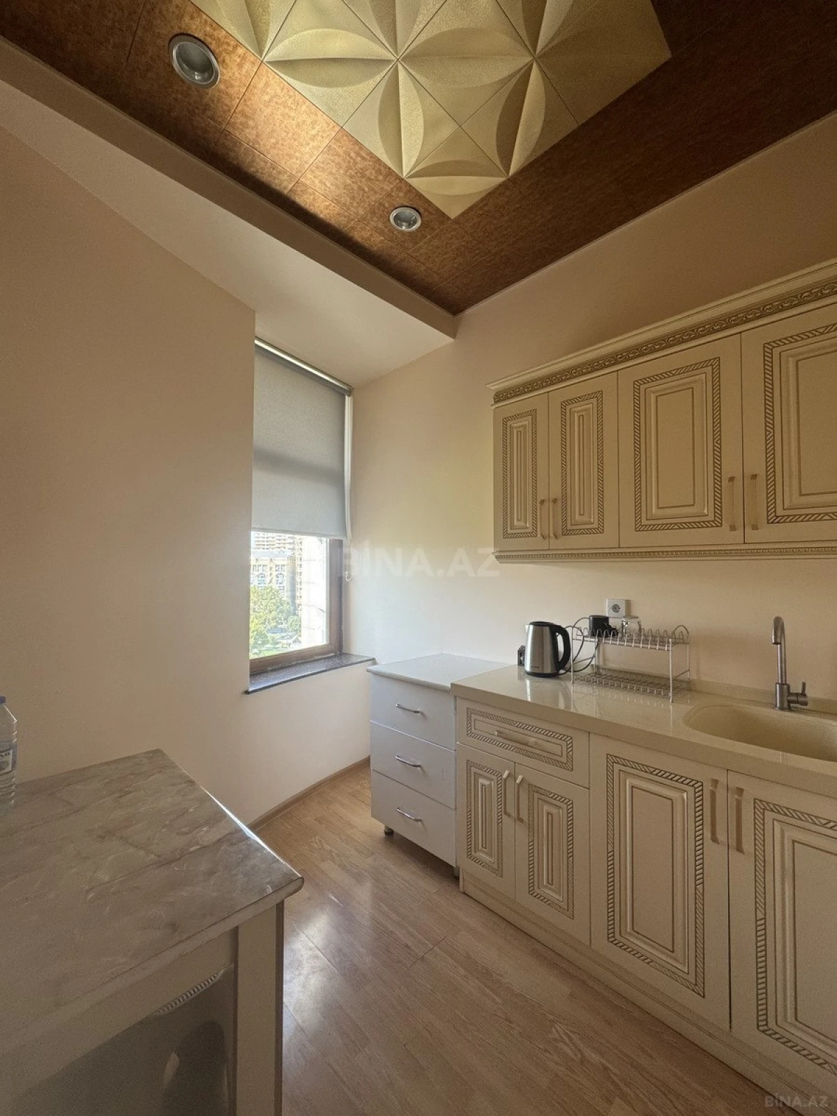 Kirayə verilir 5 otaqlı ofis 230 m²