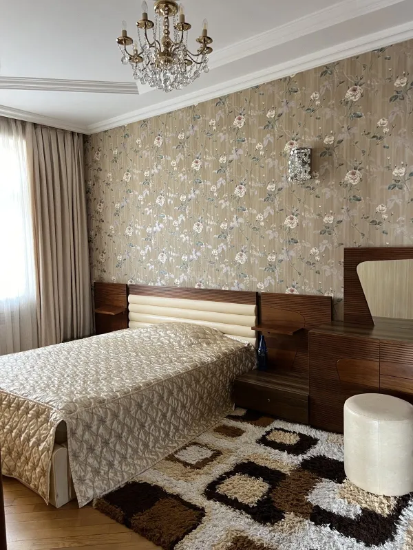 Kirayə verilir 3 otaqlı mənzil 120 m²