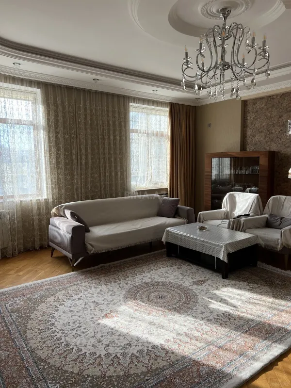 Kirayə verilir 3 otaqlı mənzil 120 m²