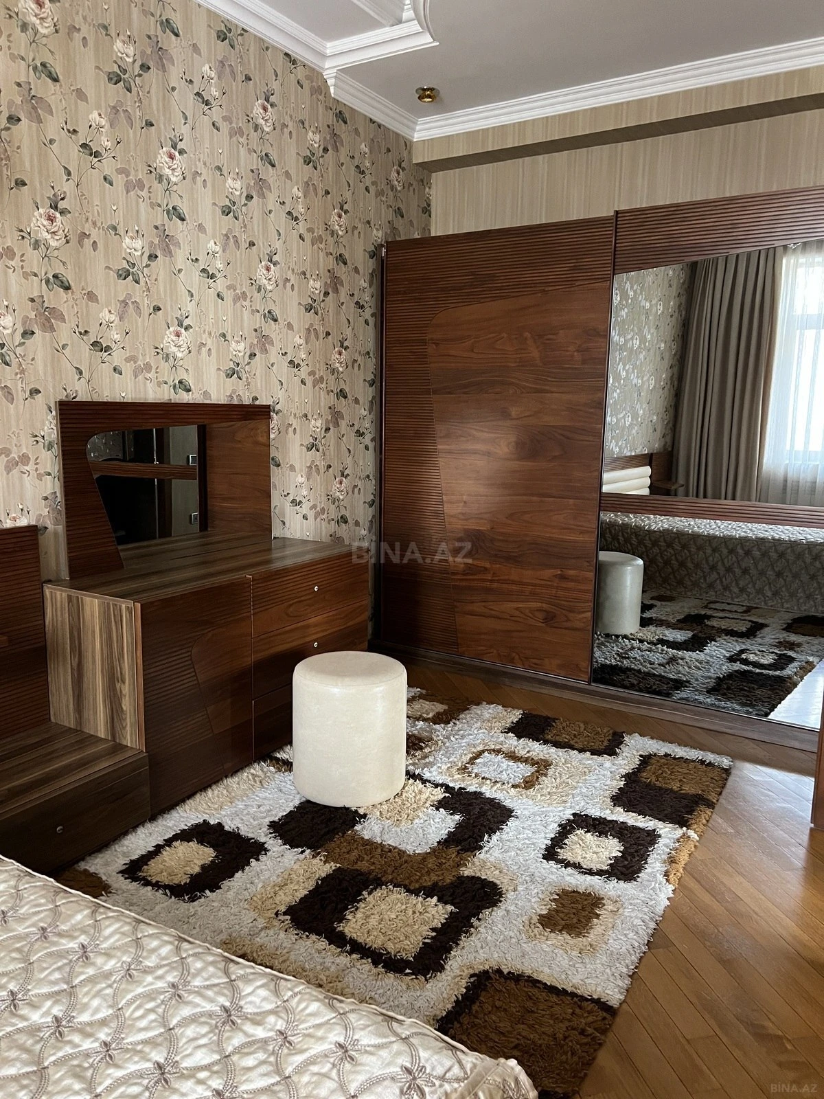 Kirayə verilir 3 otaqlı mənzil 120 m²
