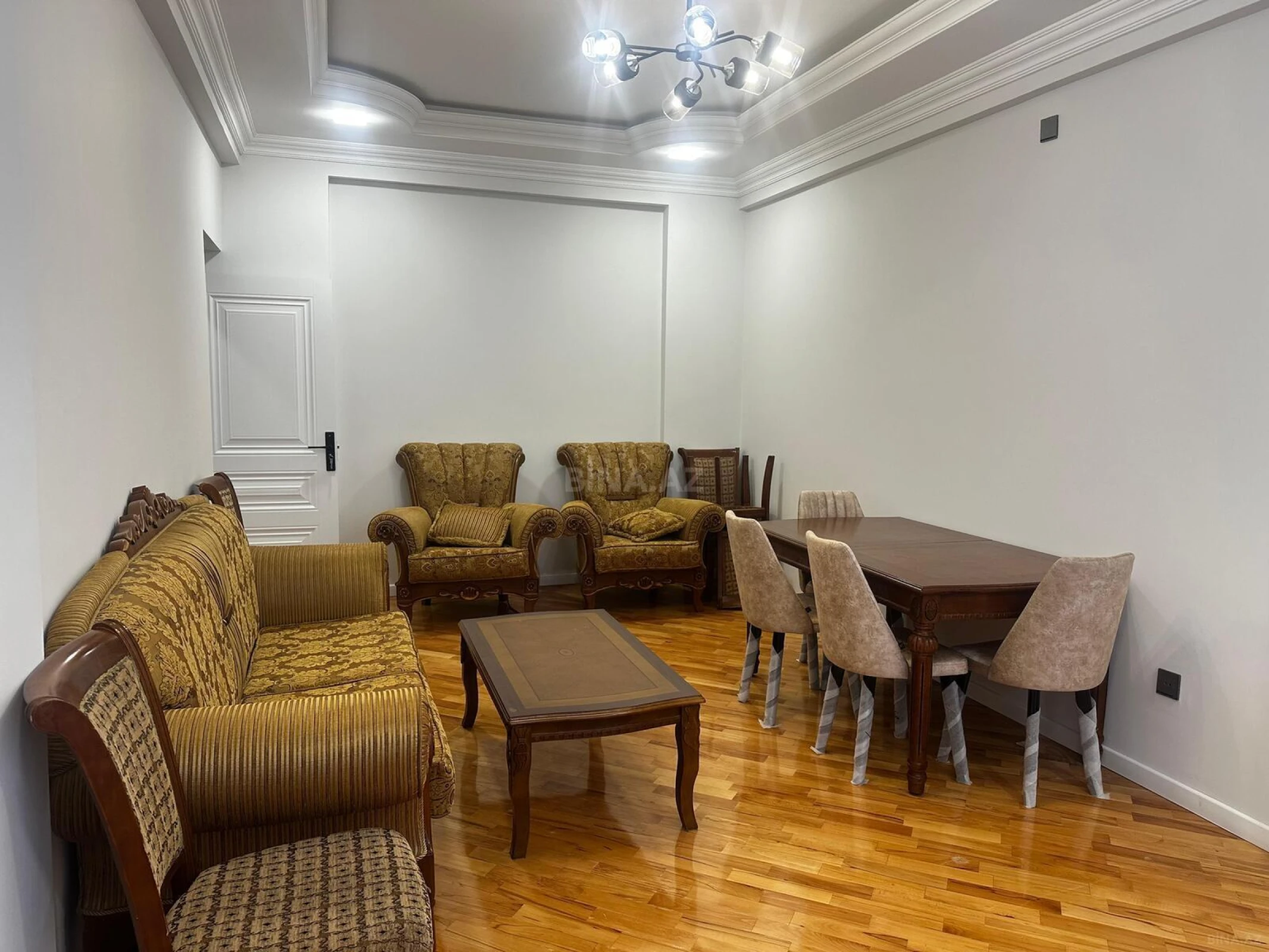 Kirayə verilir 2 otaqlı mənzil 60 m²