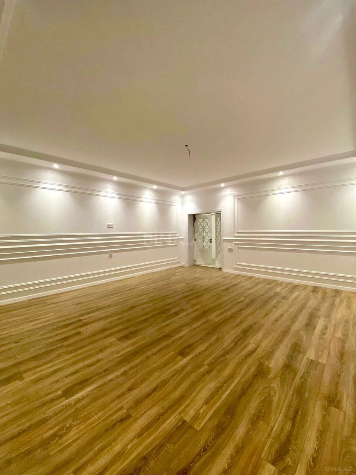 Satılır 3 otaqlı mənzil 160 m²