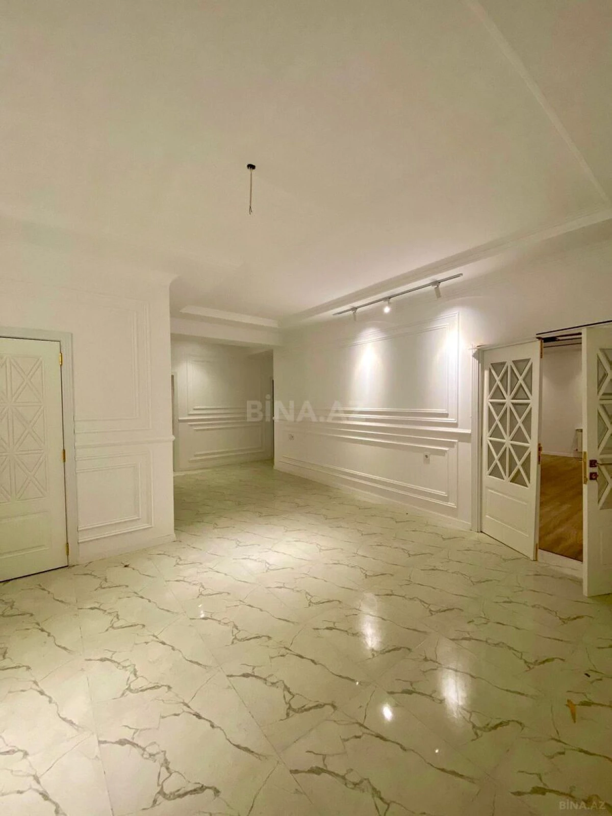 Satılır 3 otaqlı mənzil 160 m²