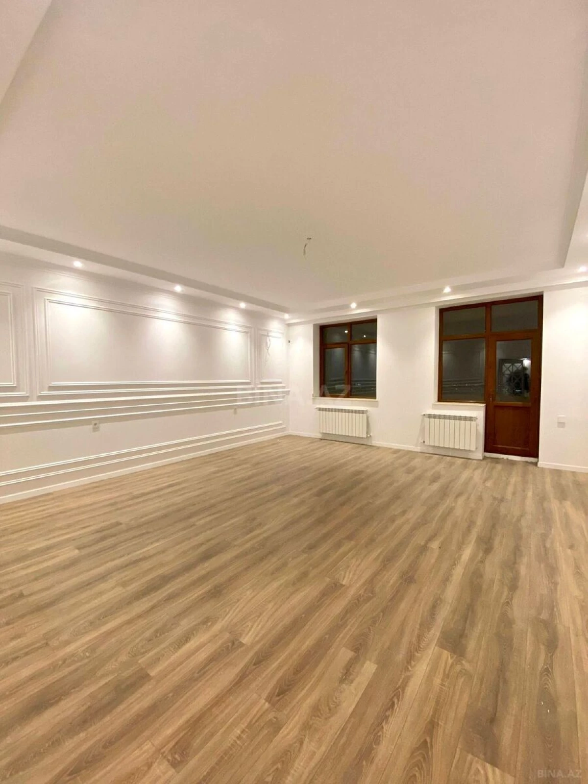 Satılır 3 otaqlı mənzil 160 m²