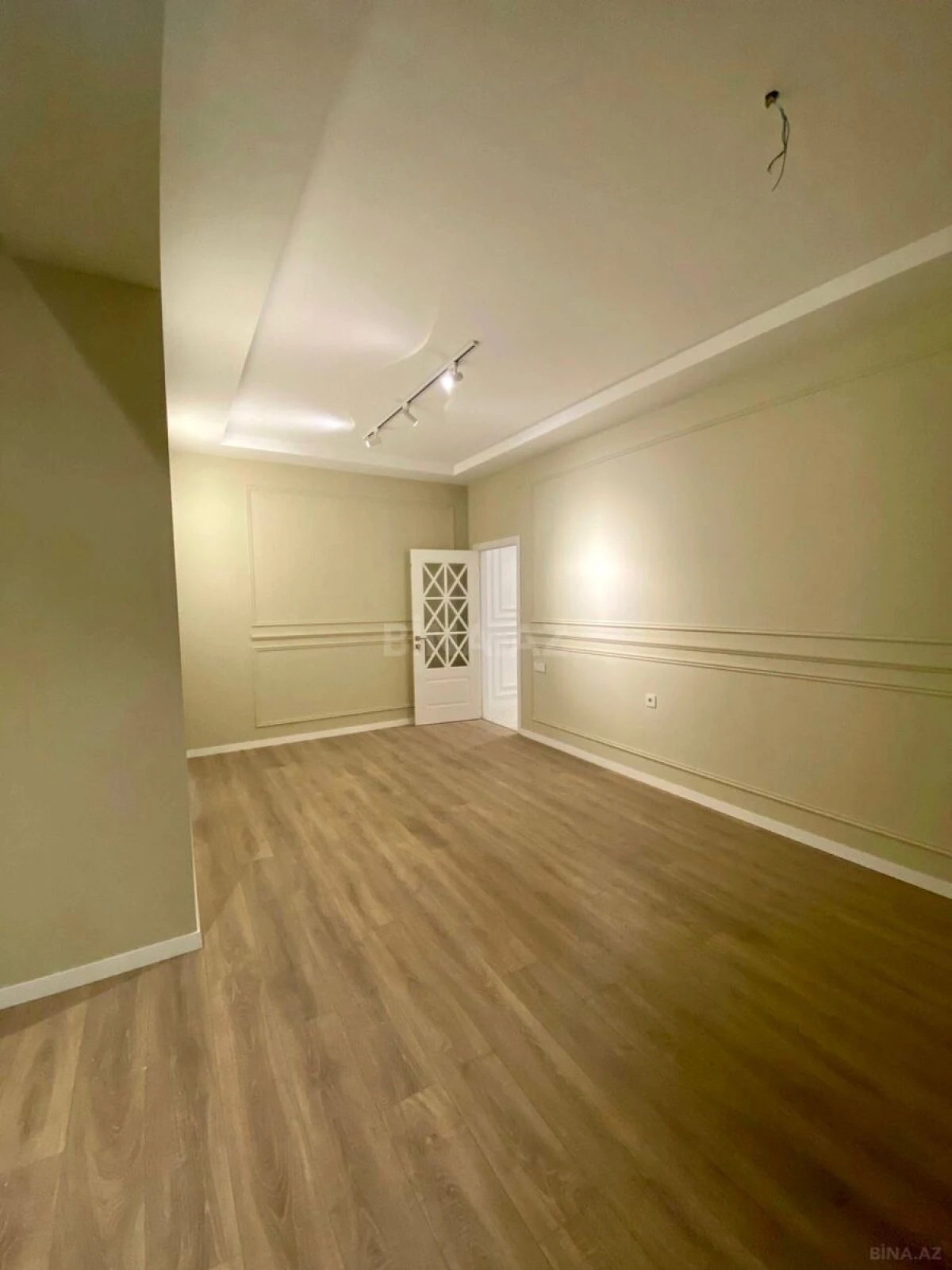Satılır 3 otaqlı mənzil 160 m²