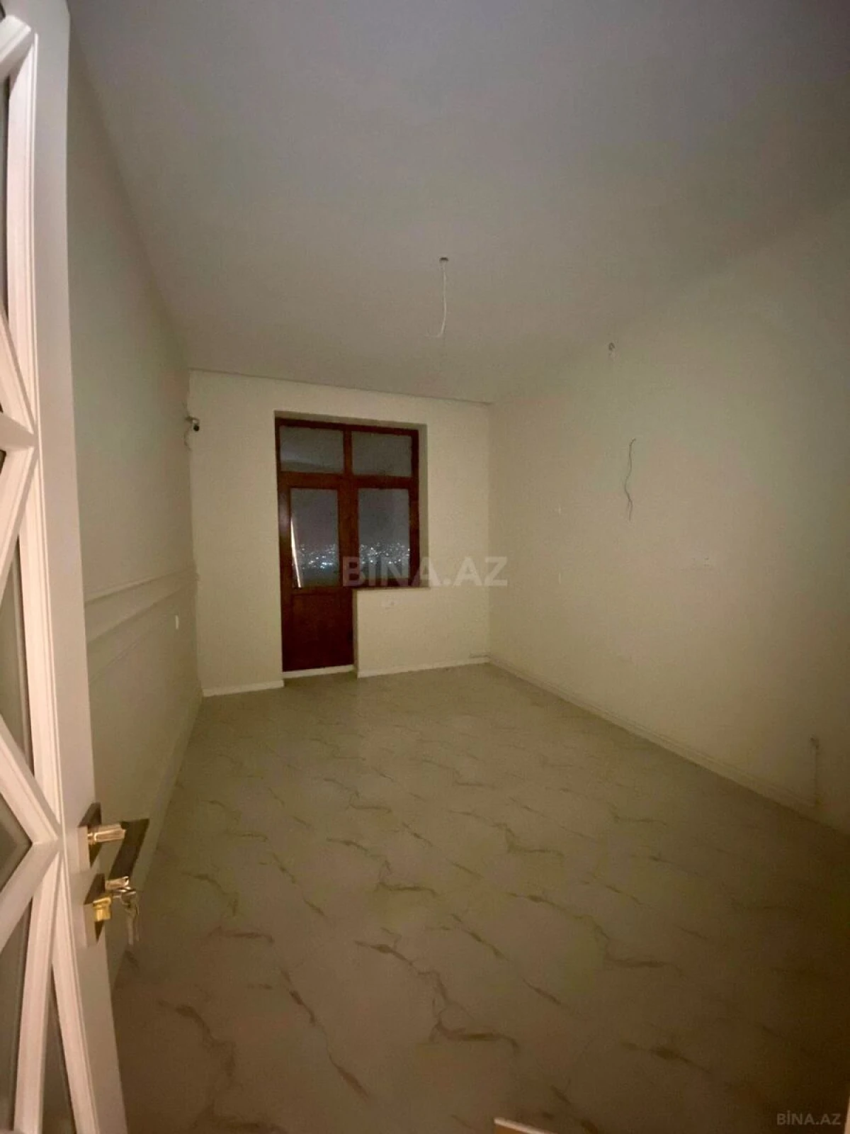 Satılır 3 otaqlı mənzil 160 m²