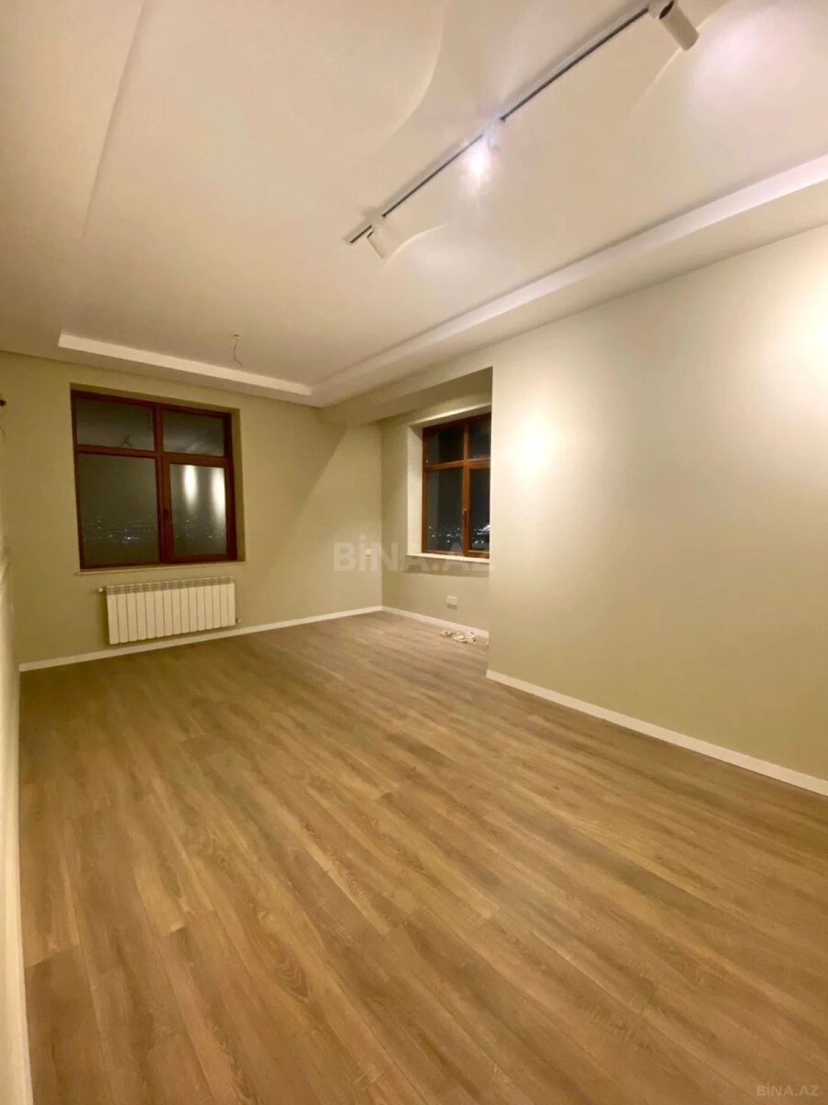 Satılır 3 otaqlı mənzil 160 m²