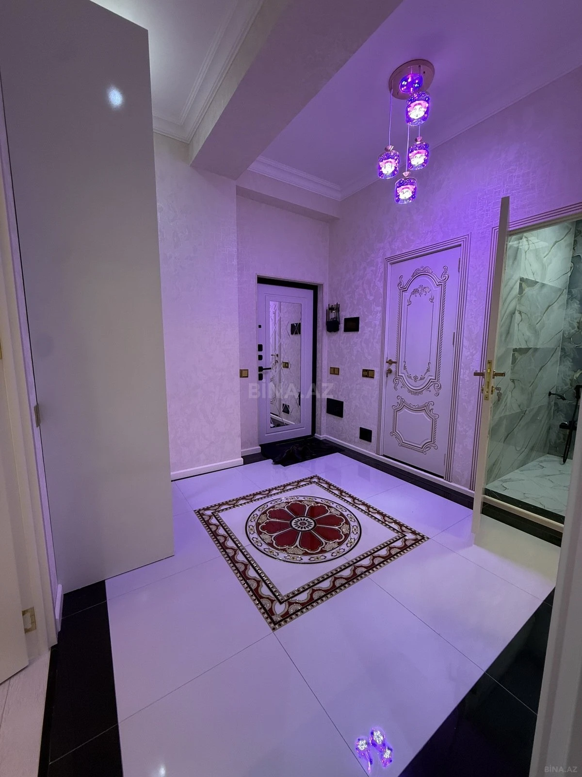 Kirayə verilir 2 otaqlı mənzil 74 m²