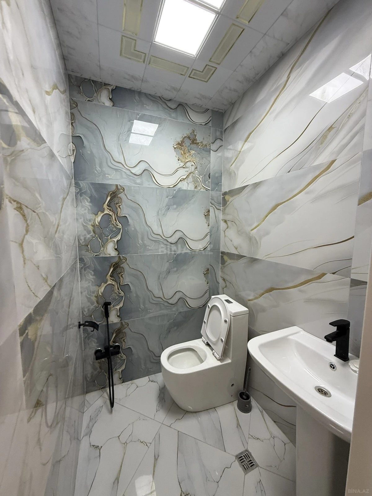 Kirayə verilir 2 otaqlı mənzil 74 m²