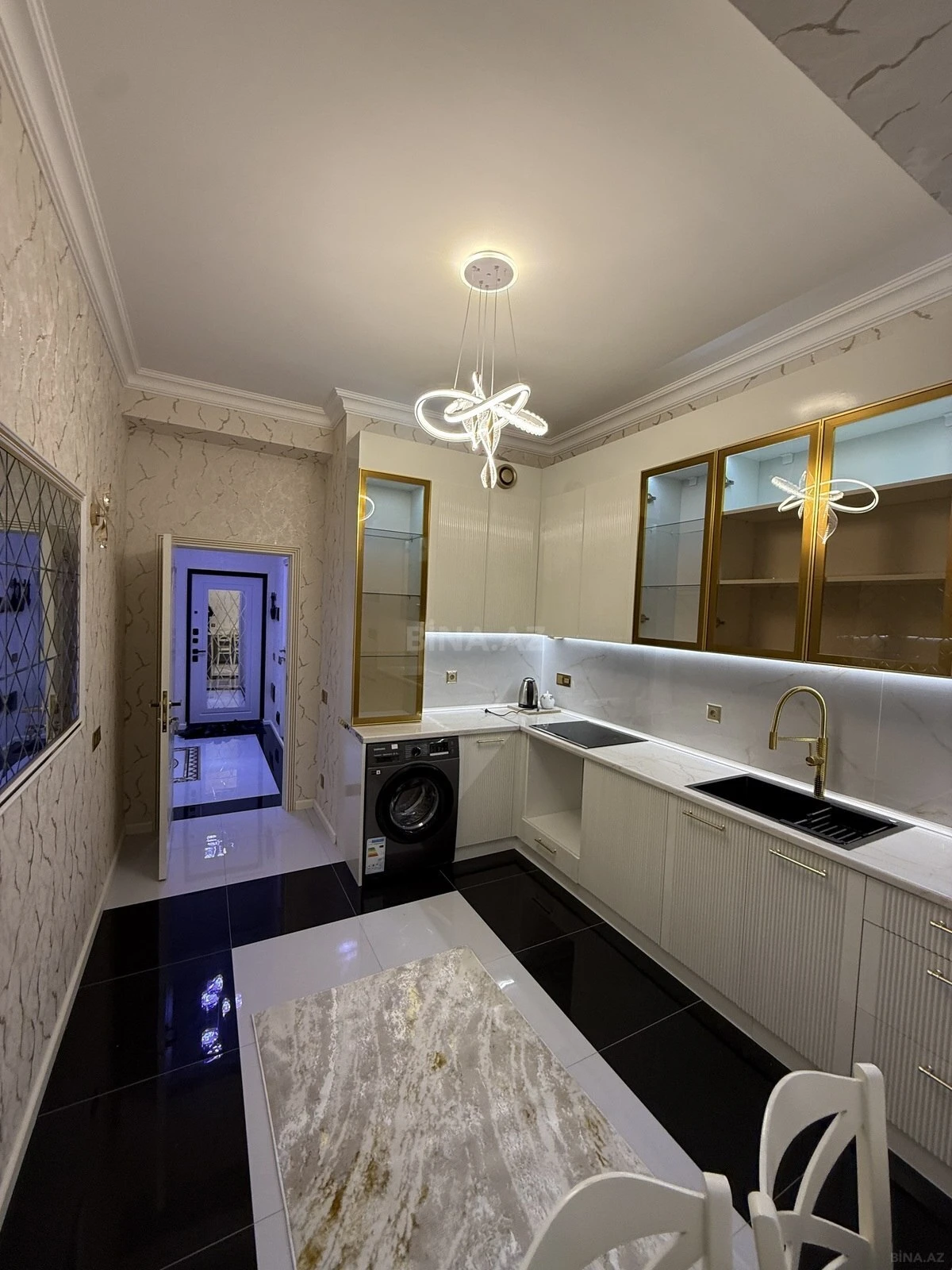 Kirayə verilir 2 otaqlı mənzil 74 m²