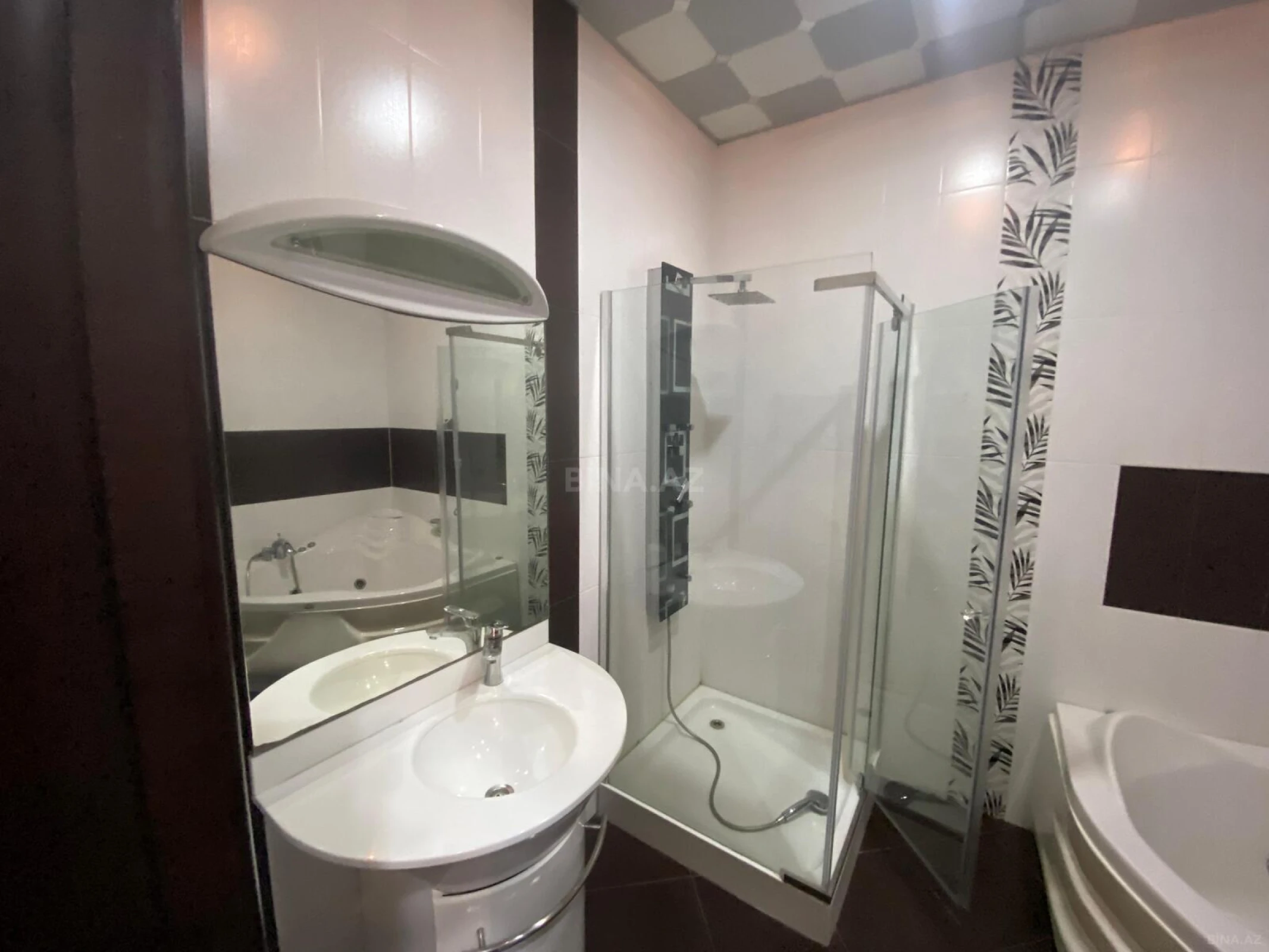 Kirayə verilir 3 otaqlı mənzil 150 m²