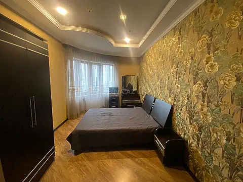 Kirayə verilir 3 otaqlı mənzil 150 m²