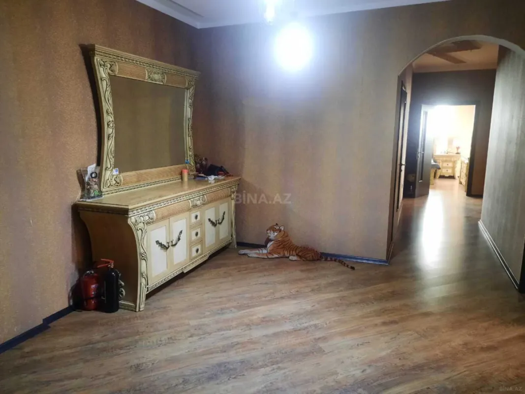 Kirayə verilir 3 otaqlı mənzil 150 m²