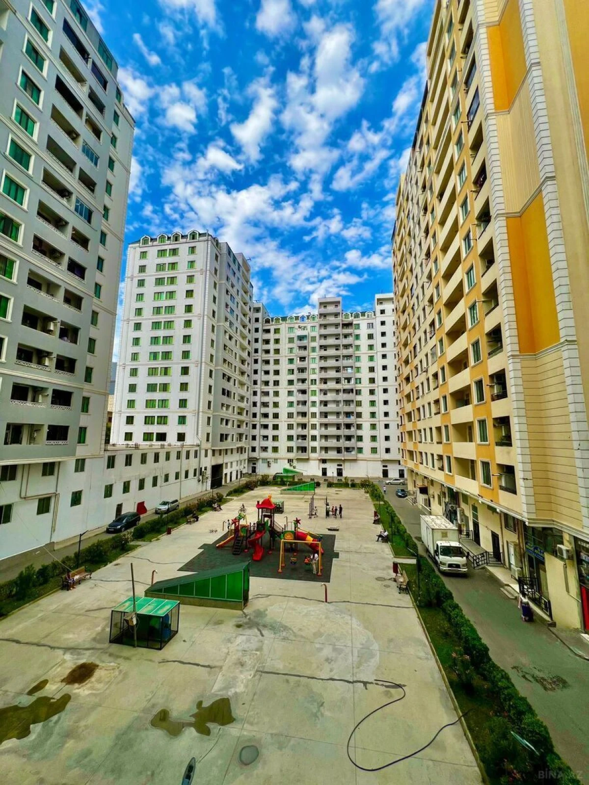Satılır 3 otaqlı mənzil 95 m²