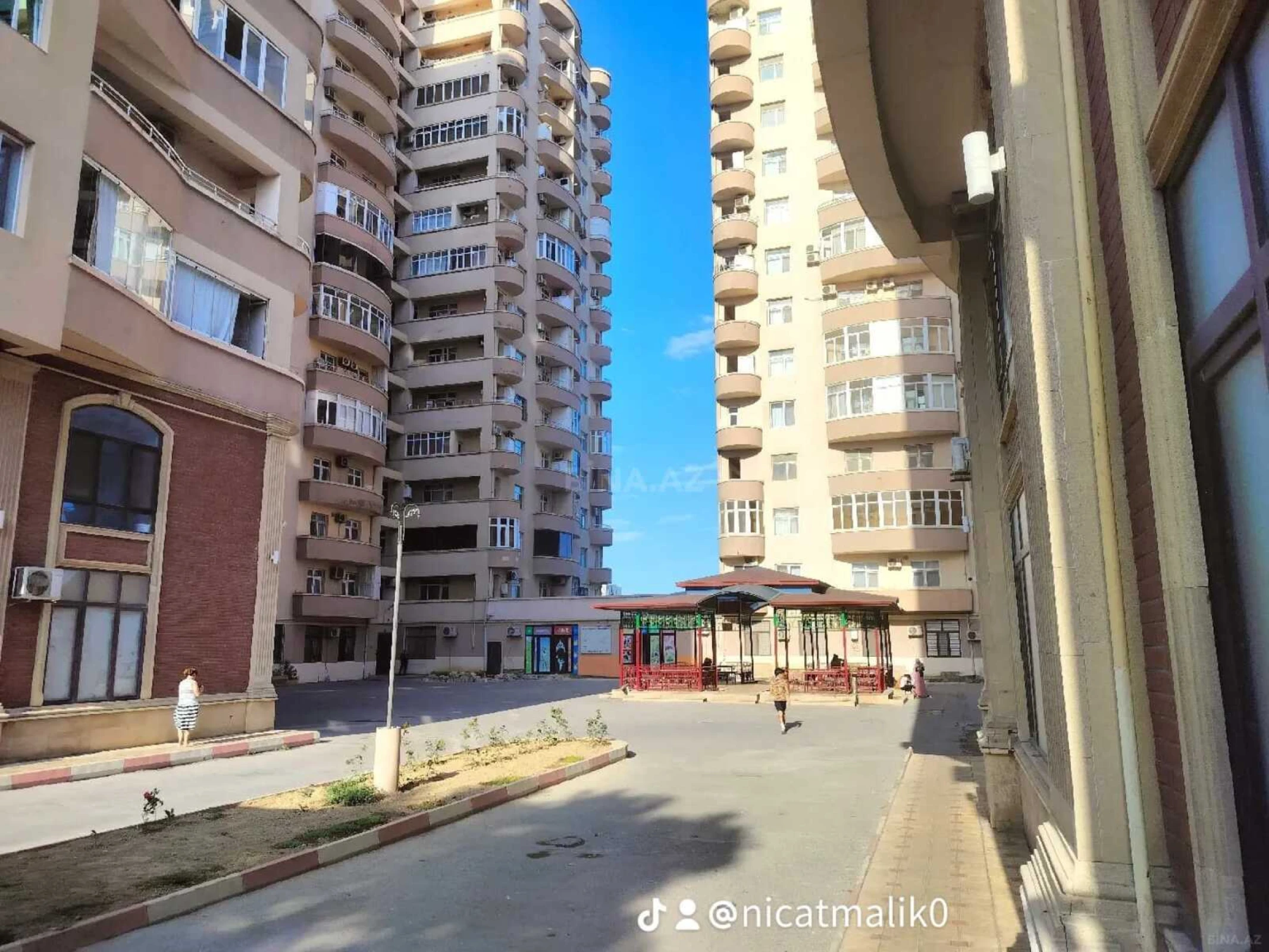 Satılır 3 otaqlı mənzil 150 m²