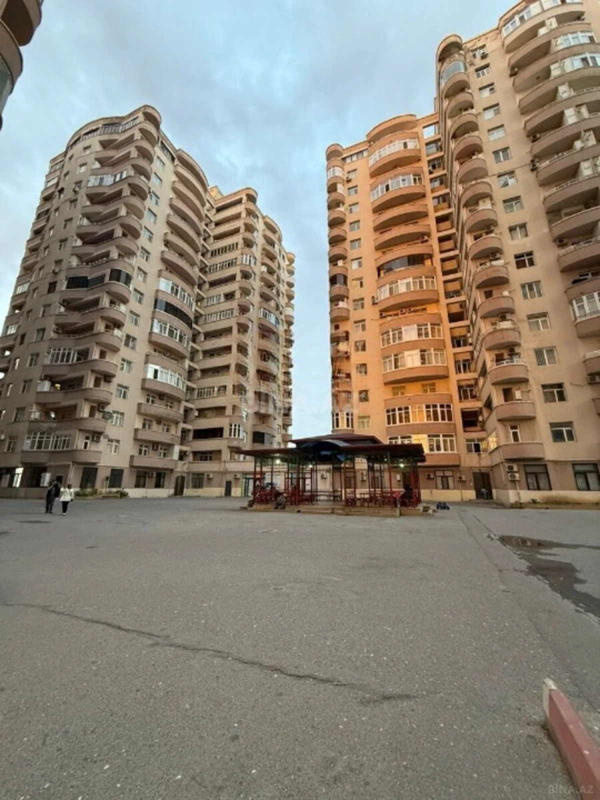 Satılır 3 otaqlı mənzil 150 m²