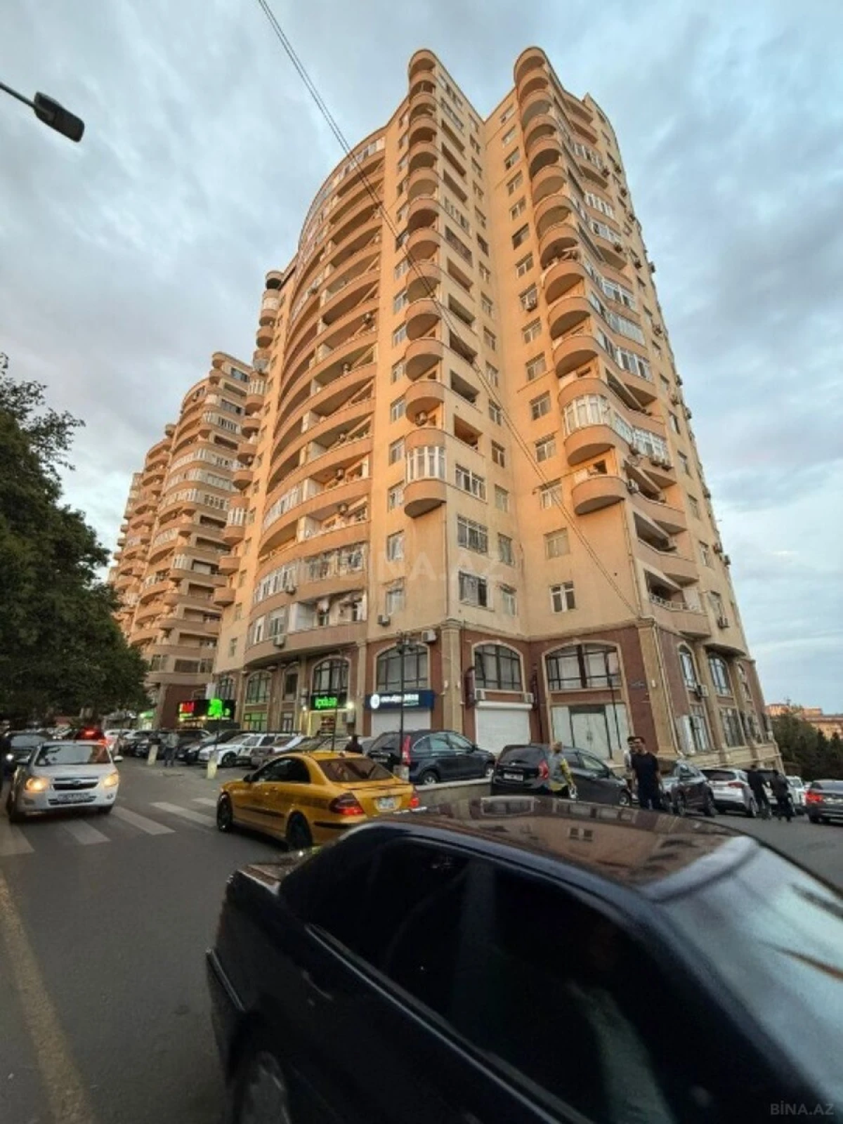 Satılır 3 otaqlı mənzil 150 m²