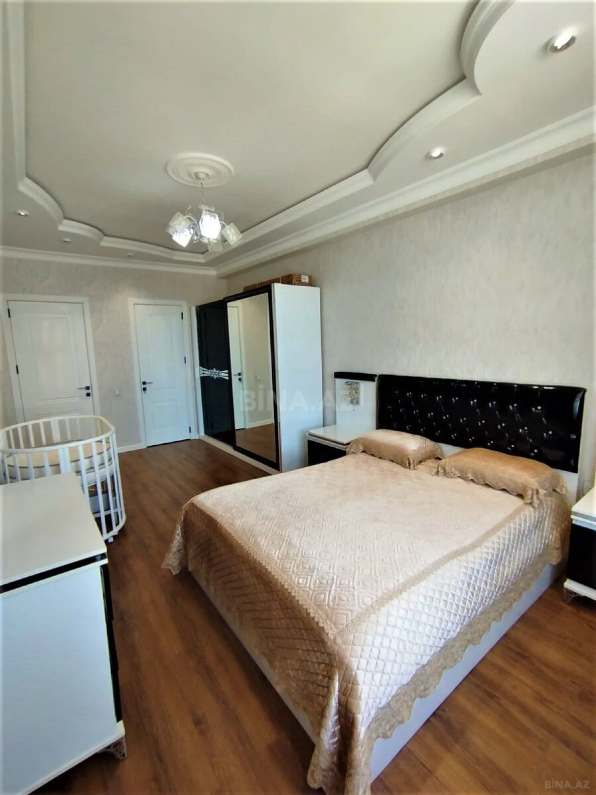 Kirayə verilir 2 otaqlı mənzil 87 m²