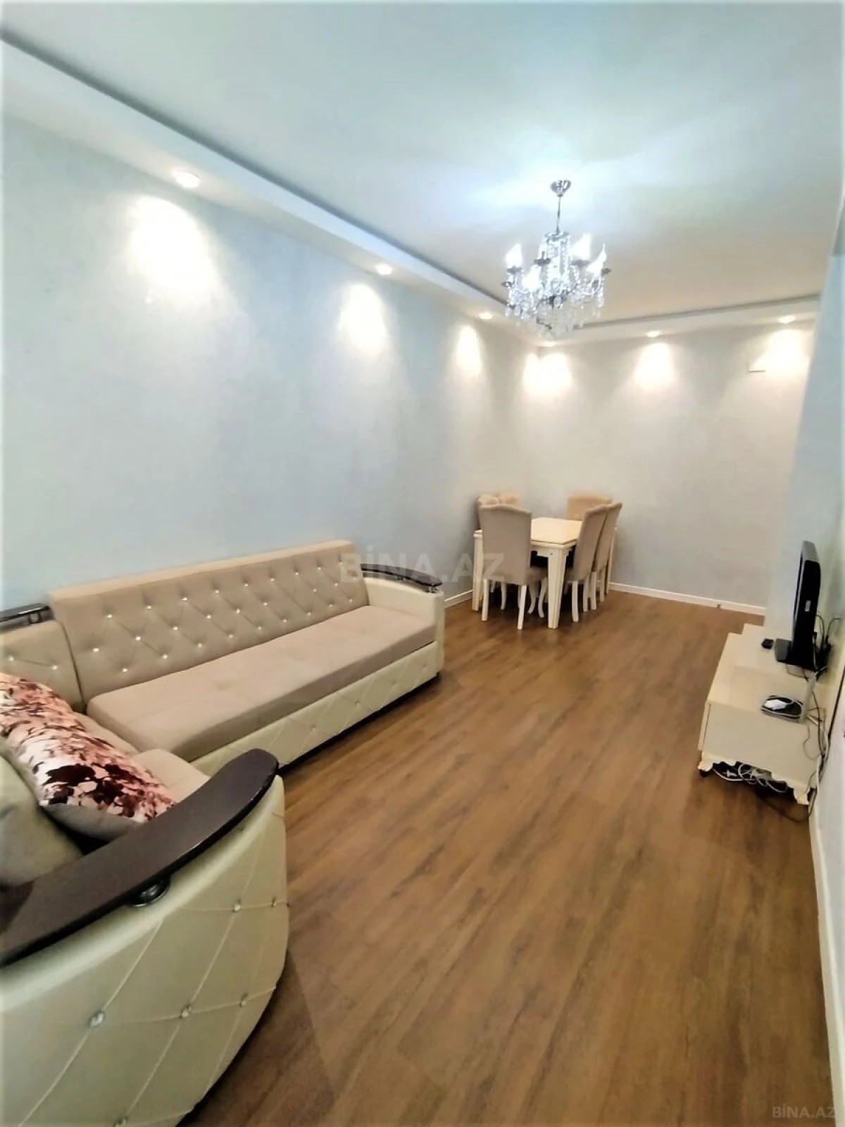 Kirayə verilir 2 otaqlı mənzil 87 m²